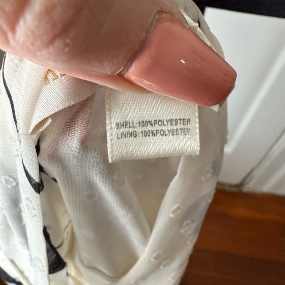 Monteau Black and White Floral Blouse - Picture 11 of 11